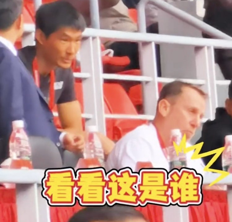 久爾杰維奇現(xiàn)身鹽城，現(xiàn)場(chǎng)觀看中國(guó)U22國(guó)足vs韓國(guó)
