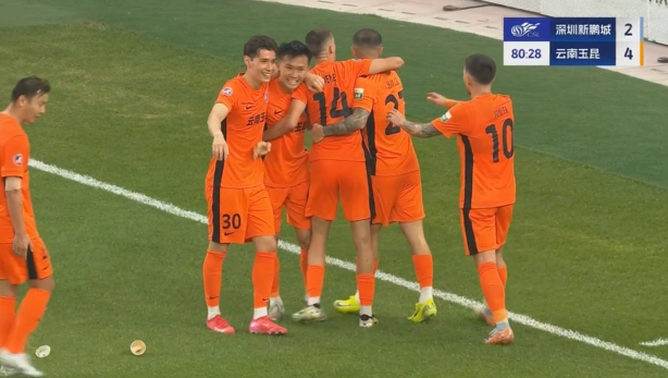 玉昆4-2領(lǐng)先新鵬城！杜加利奇冒頂，徐宏杰得球抽射破門(mén)
