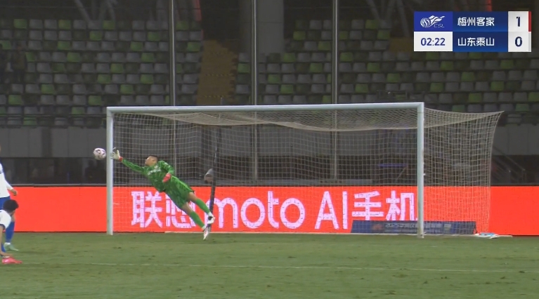 梅州開場2分鐘1-0泰山！茹子楠不停球抽射世界波攻破王大雷大門