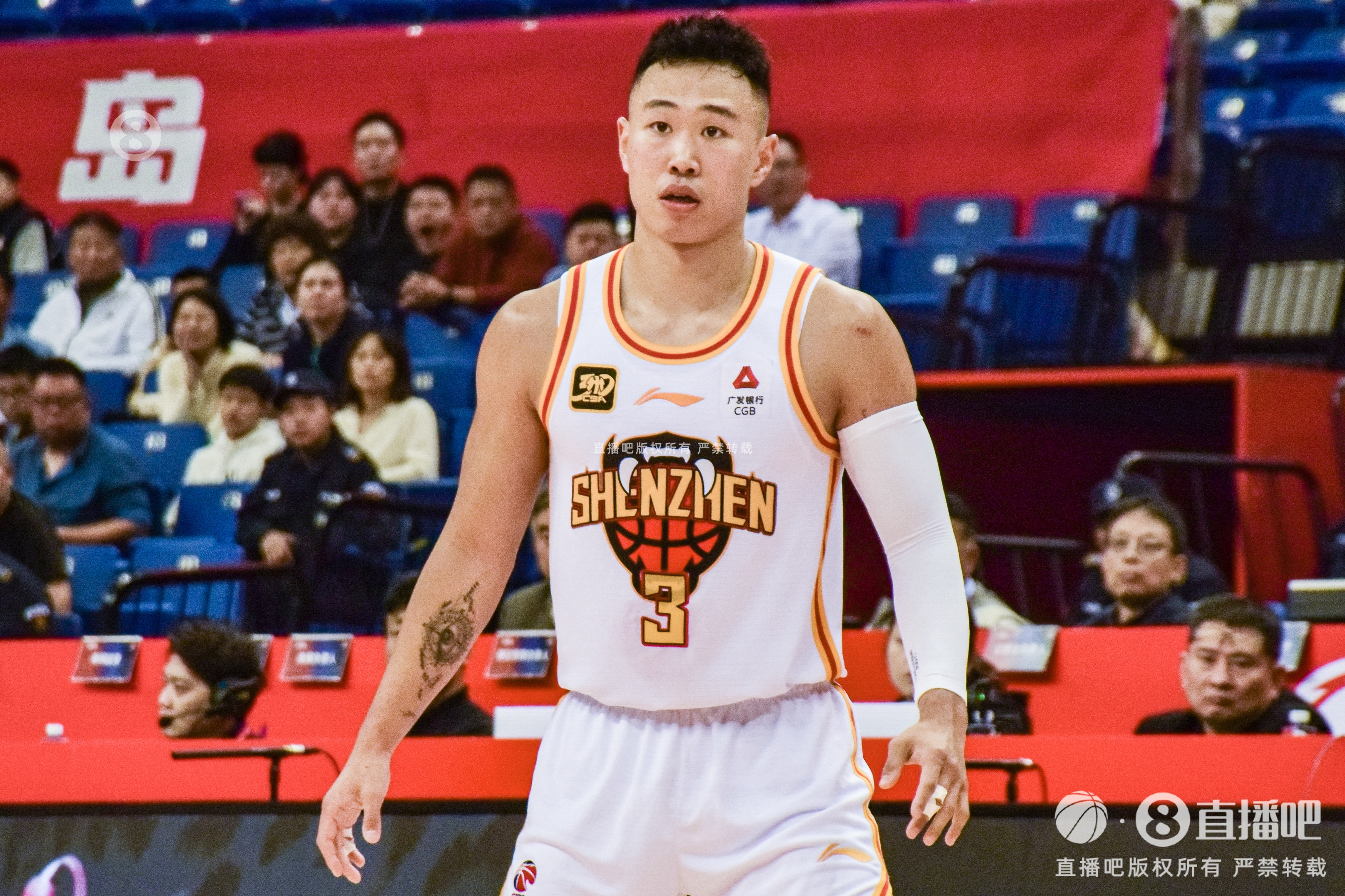 攻防俱佳！賀希寧17中8&三分7中3拿到19分 貢獻(xiàn)4次搶斷