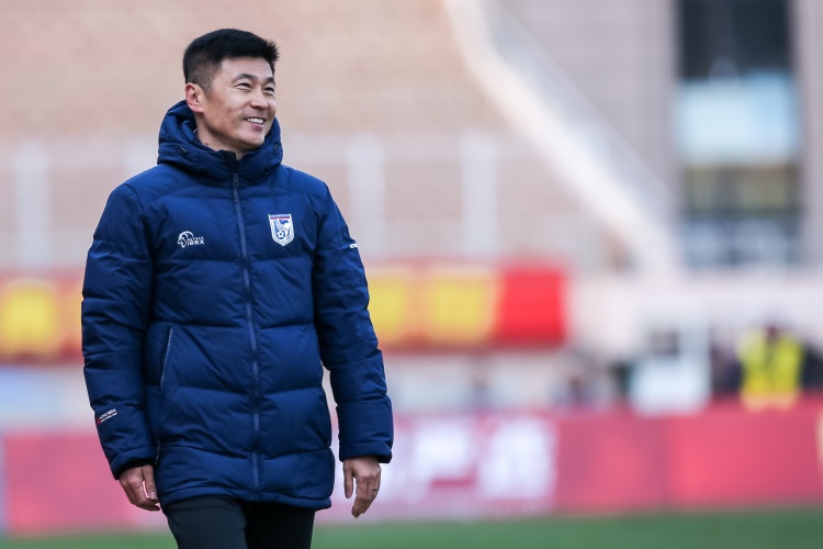 足球報(bào)：大連英博低調(diào)備戰(zhàn)，簽約贊助商為大連足球注入新活力