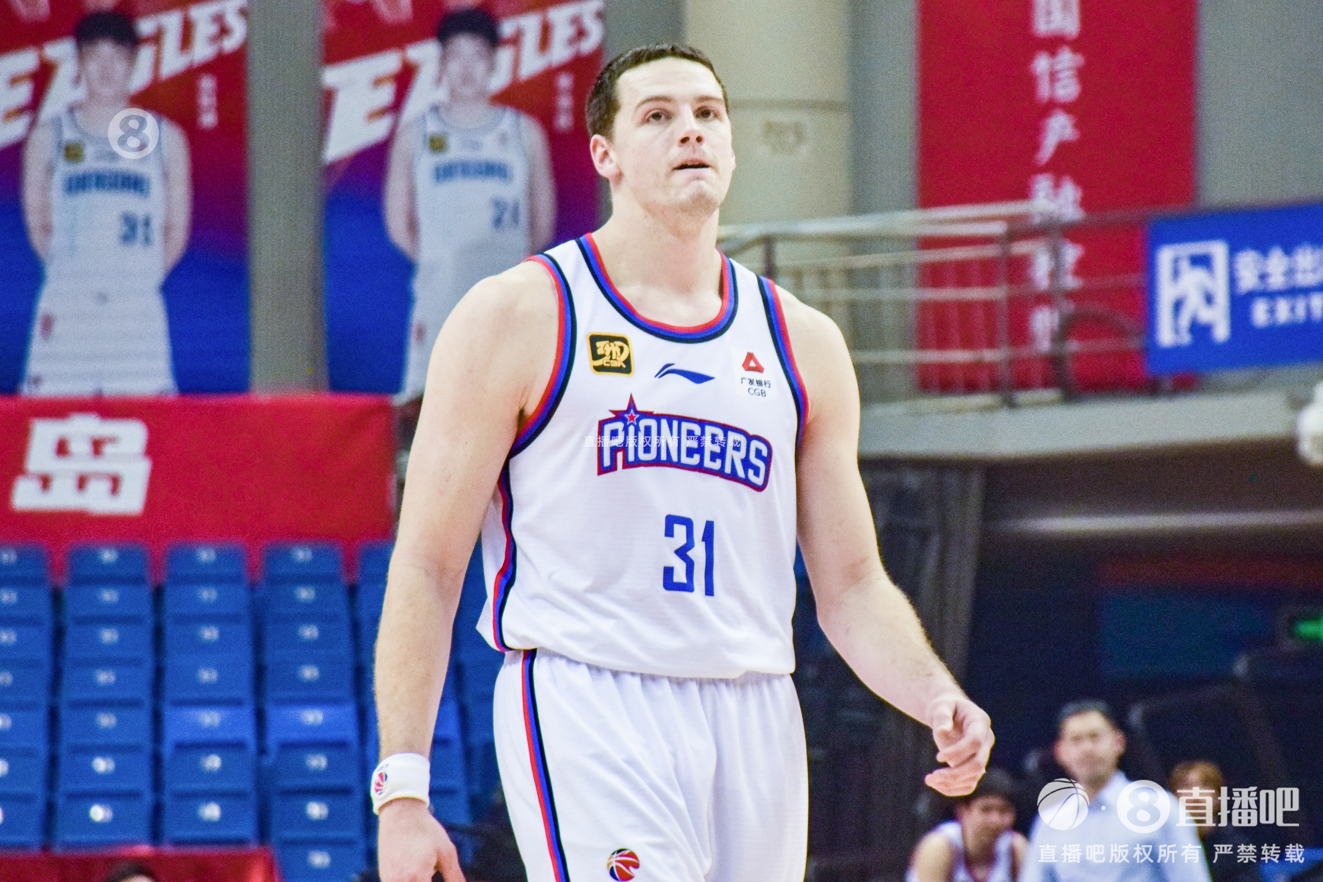 狀態(tài)不對勁！大衛(wèi)-詹姆斯10中3僅拿7分8板4助 4失誤