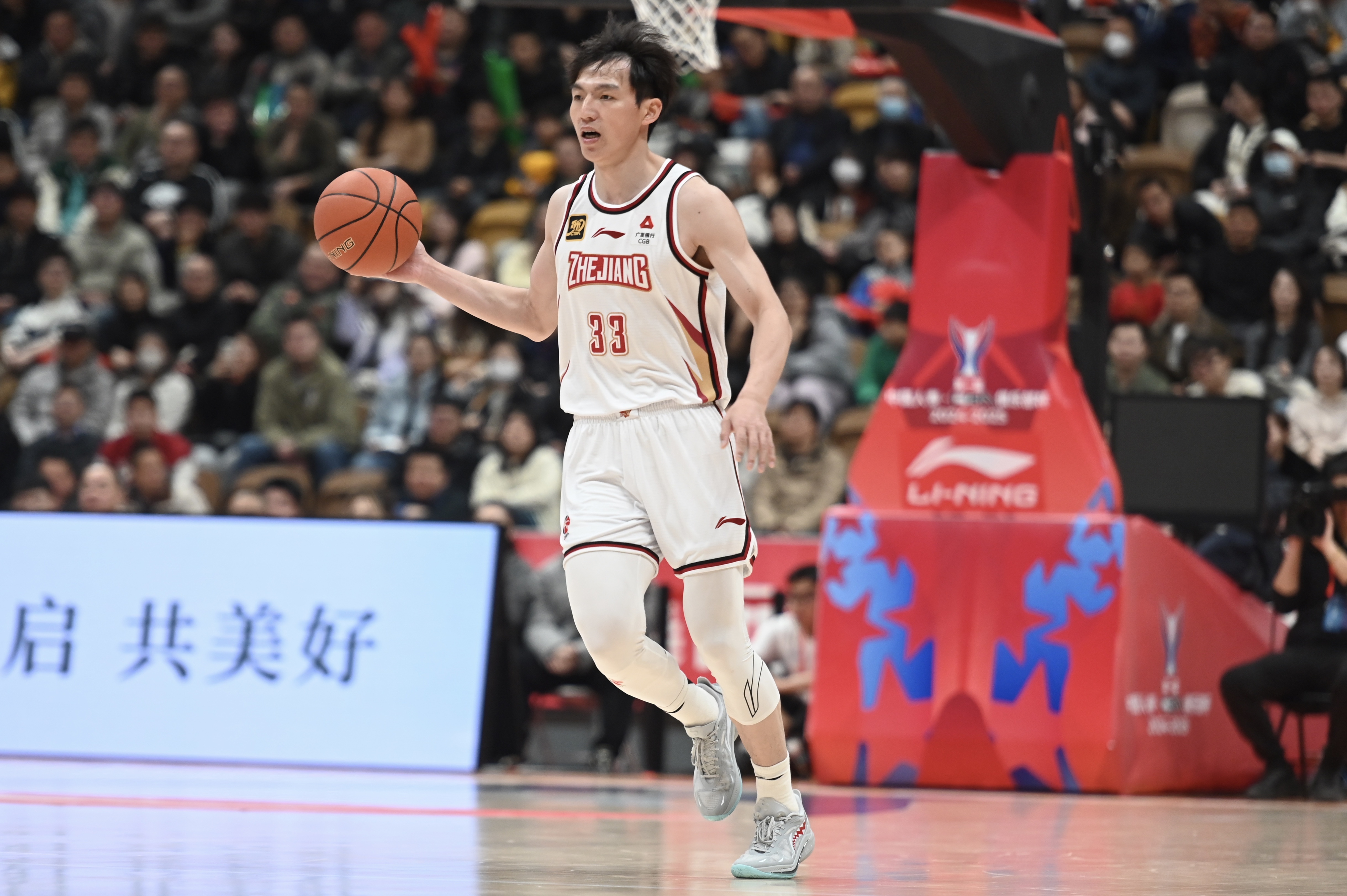 雙槍表現(xiàn)不錯(cuò)！吳前和陸文博均9中5&三分合計(jì)15中7合砍30分